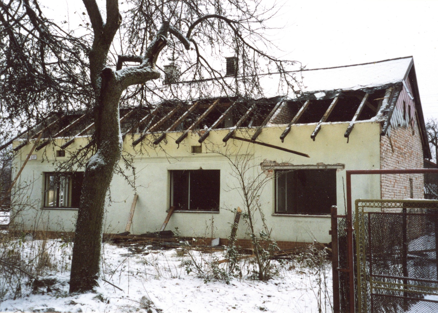Dům čp. 29 při demolici na snímku z 20.11.2004 (Sbírka Józefa Chmiela)