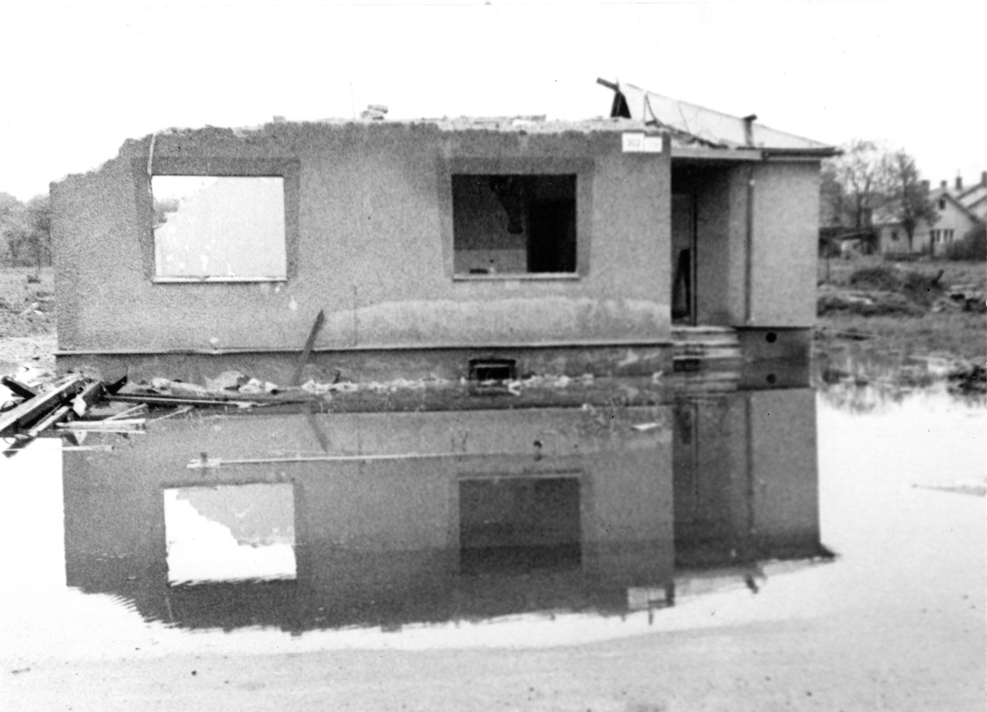 Pozůstatky domu čp. 302 na snímku ze dne 2.5.1989 (Sbírka Józefa Chmiela)
