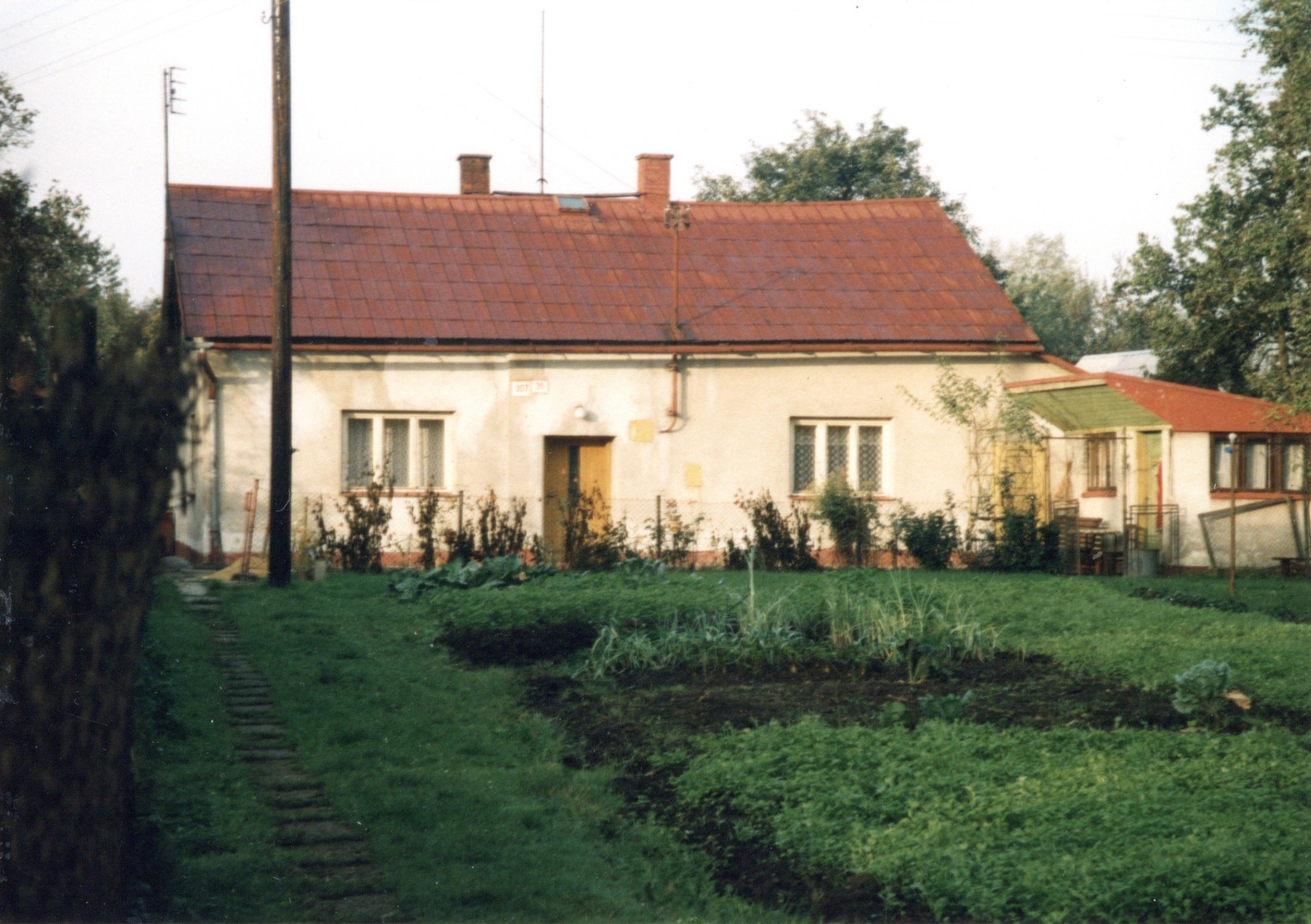 Dům čp. 307 na snímku z 22.10.1999 (Sbírka Józefa Chmiela)