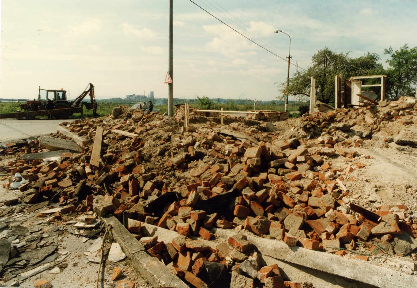 Z demolice domu čp. 319, 336...