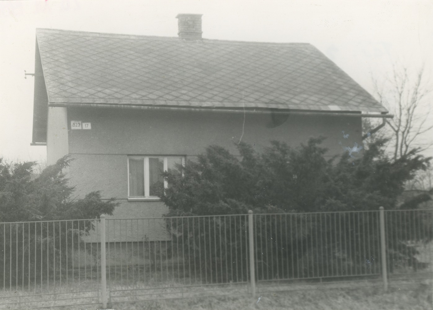 Dům čp. 323 na snímku z 26.12.1988 (Sbírka Józefa Chmiela)