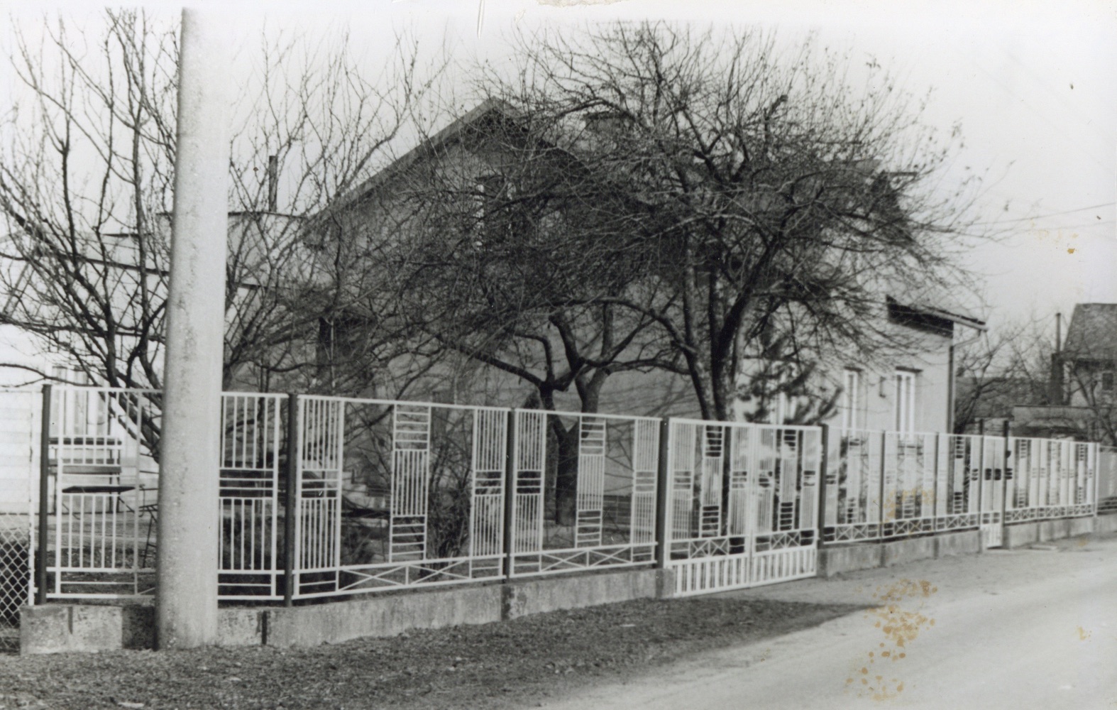 Dům čp. 331 v Lipinách na snímku z 30.4.1995 (Sbírka Józefa Chmiela)