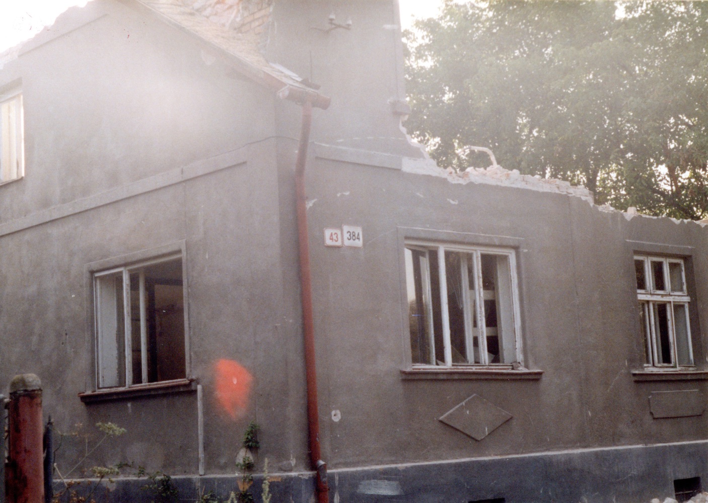 Demolice domu čp. 384 na snímku z 23.8.2000 (Sbírka Józefa Chmiela)