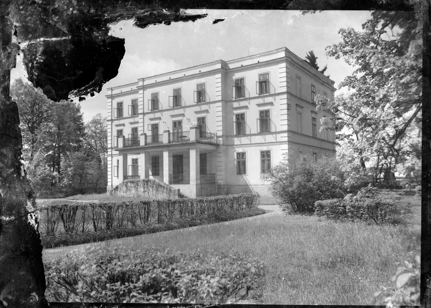 Lázeňský dům Vila Anna (postaven v roce 1878), později Lorihof, dnes Vlasta (čp. 339)