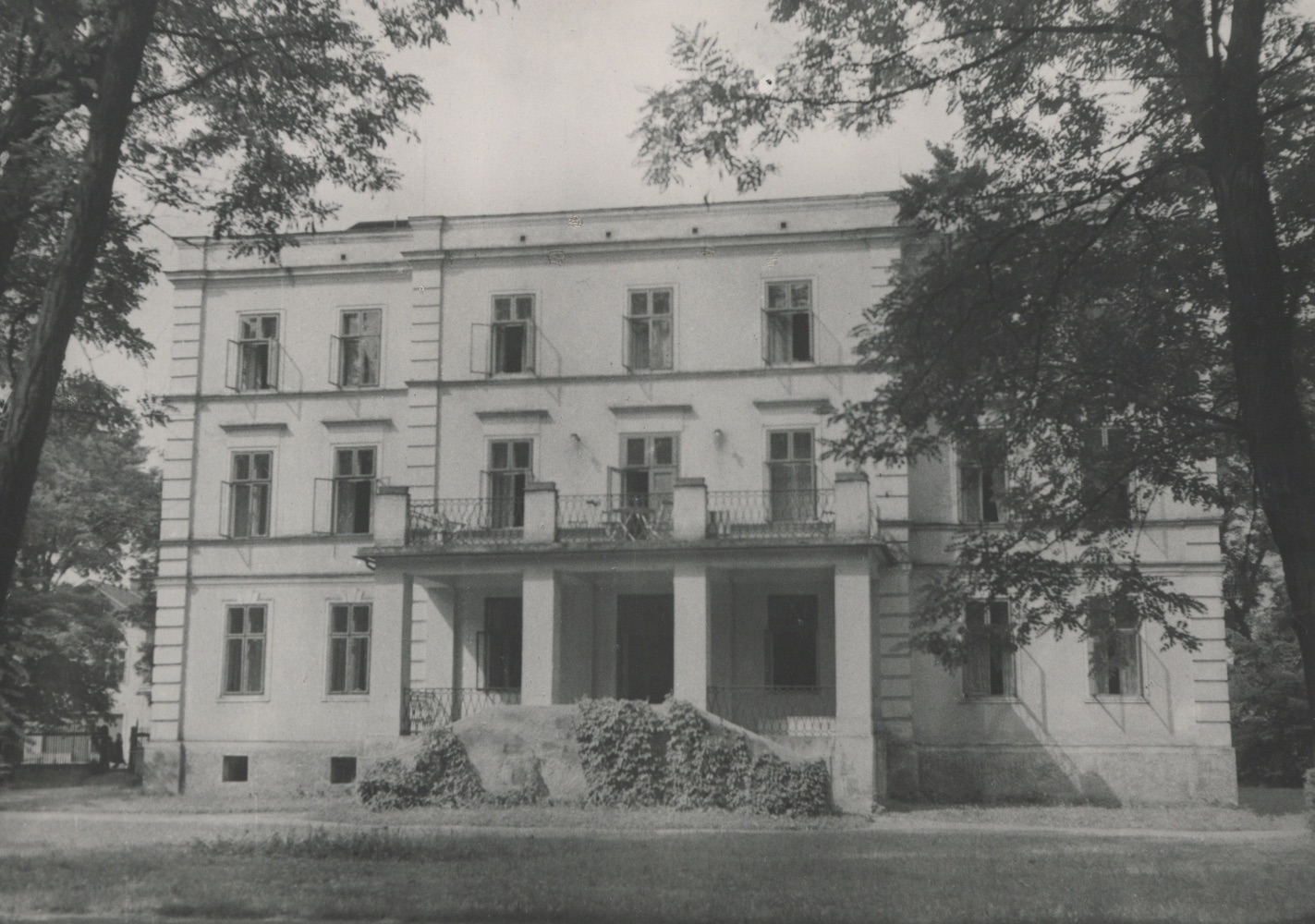 Lázeňský dům Vila Anna (postaven v roce 1878), později Lorihof, dnes Vlasta (čp. 339)