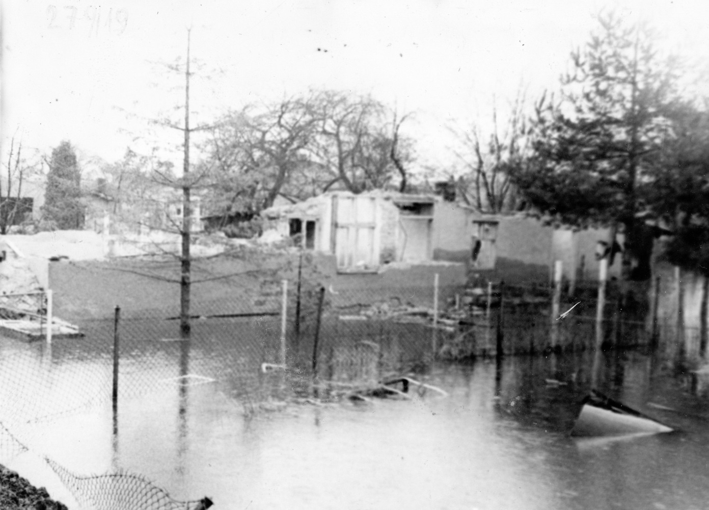 Pozůstatky domu čp. 342 na snímku z 19.2.1989 (Sbírka Józefa Chmiela)