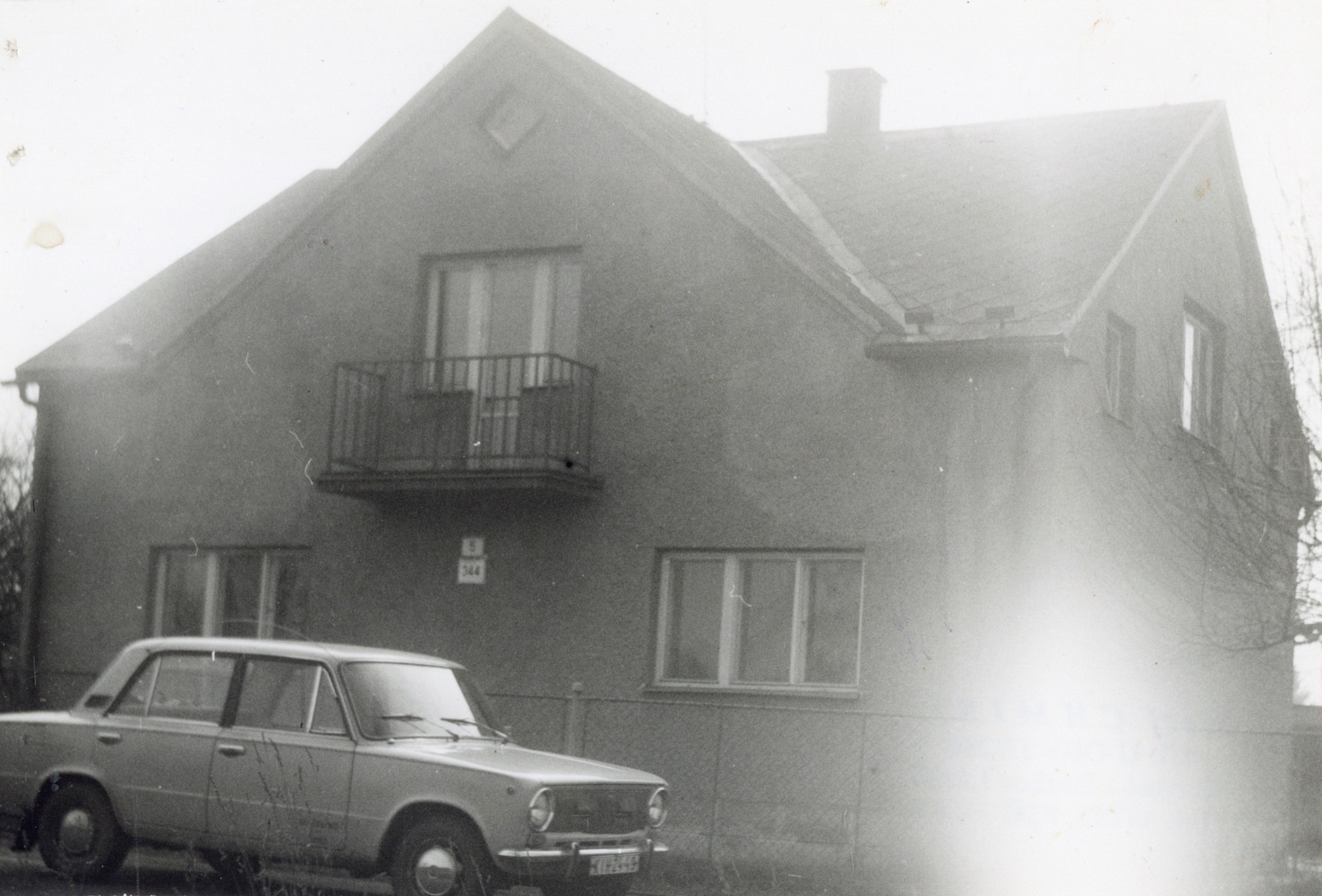 Dům čp. 344 v Lipinách na snímku z 17.4.1994 (Sbírka Józefa Chmiela)