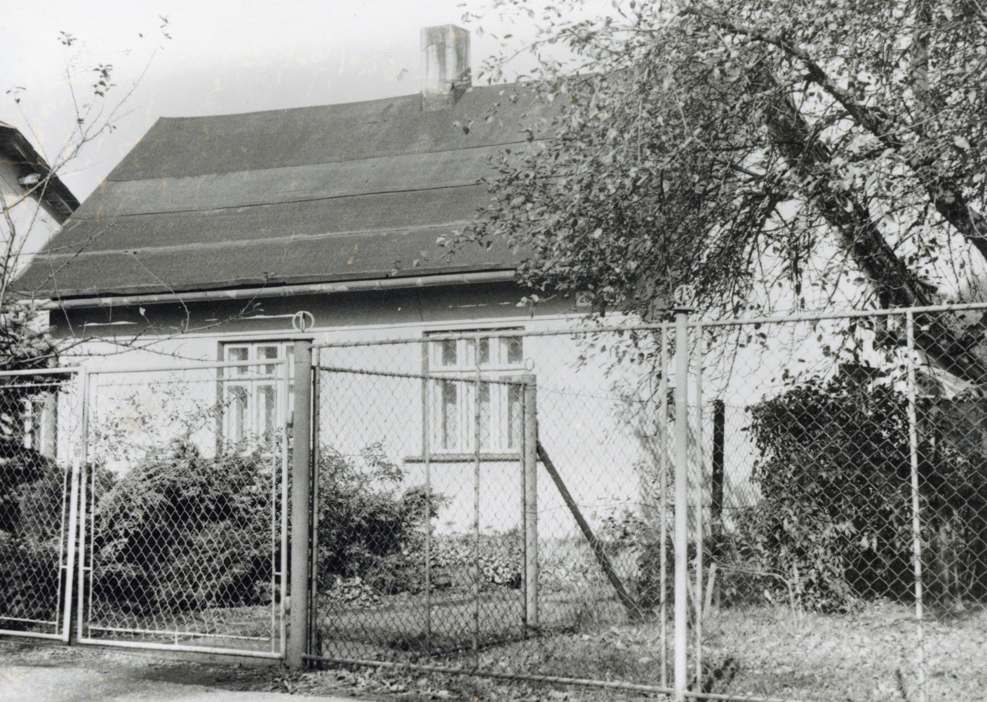 Dům čp. 346 na snímku z 19.10.1997. V tomto domě bydleli po nějaký čas rodiče spisovatele Gustawa Morcinka. (Sbírka Józefa Chmiela)