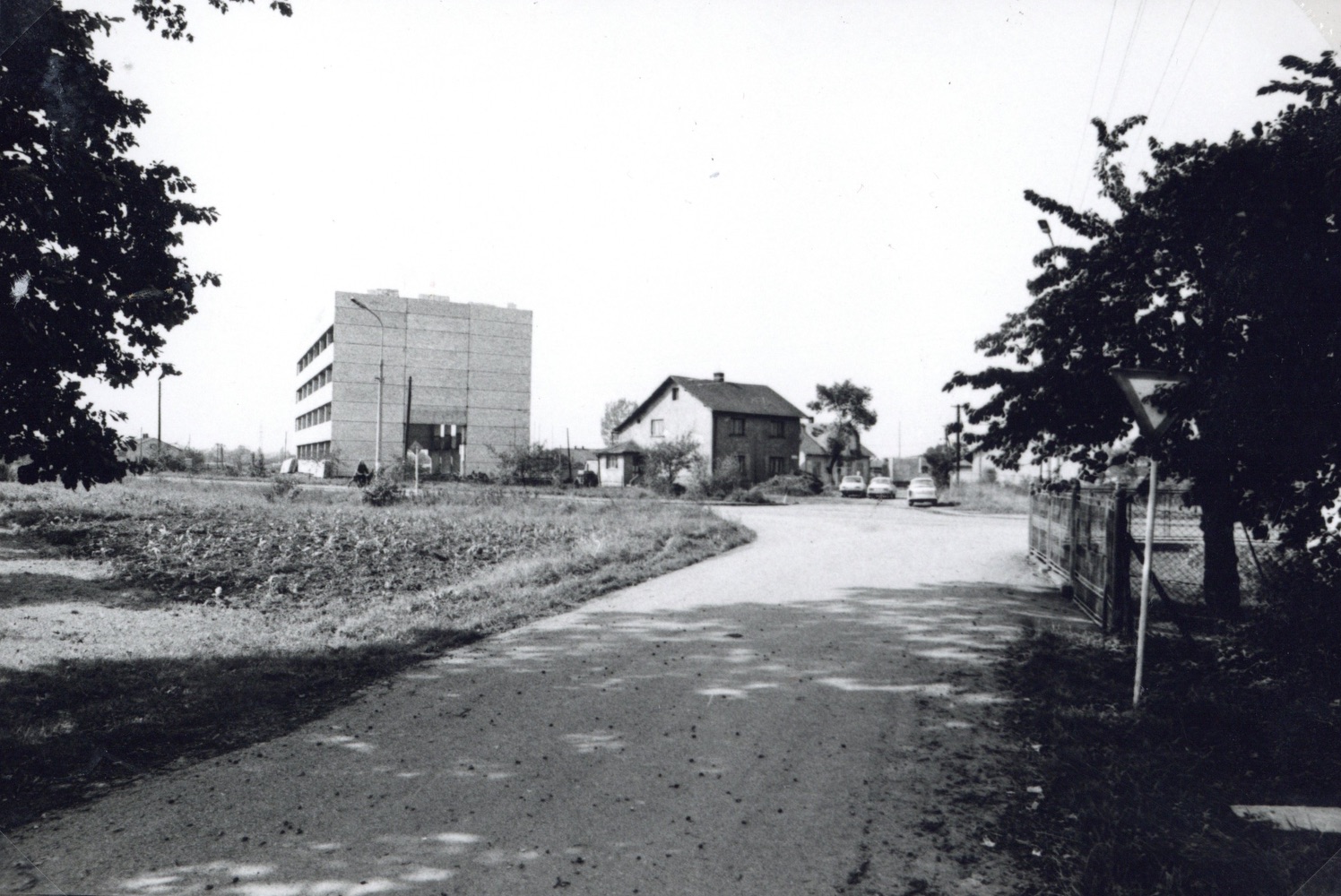 Uprostřed snímku dům čp. 347