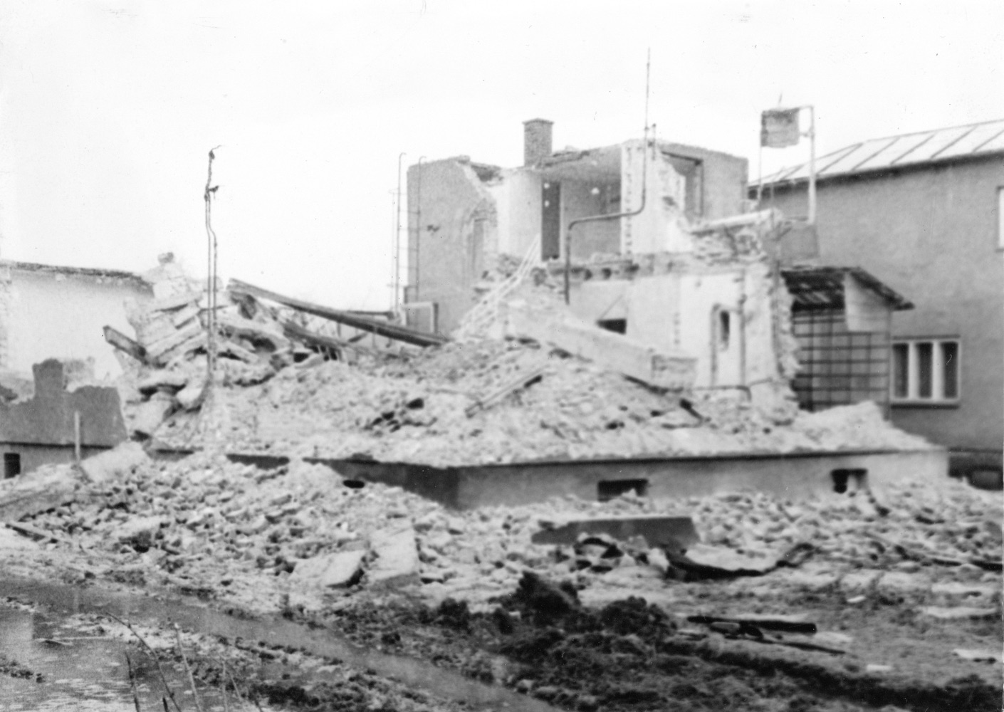 Pozůstatky domu čp. 352 na snímku z 12.9.1989 (Sbírka Józefa Chmiela)