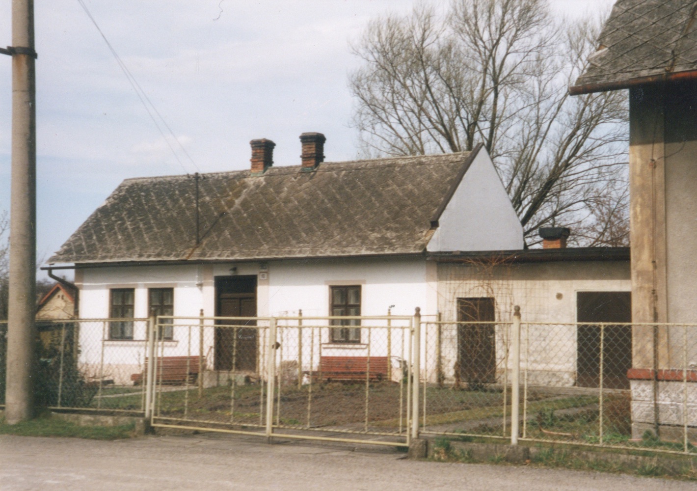 Dům čp. 353 na snímku z 26.3.1999 (Sbírka Józefa Chmiela)