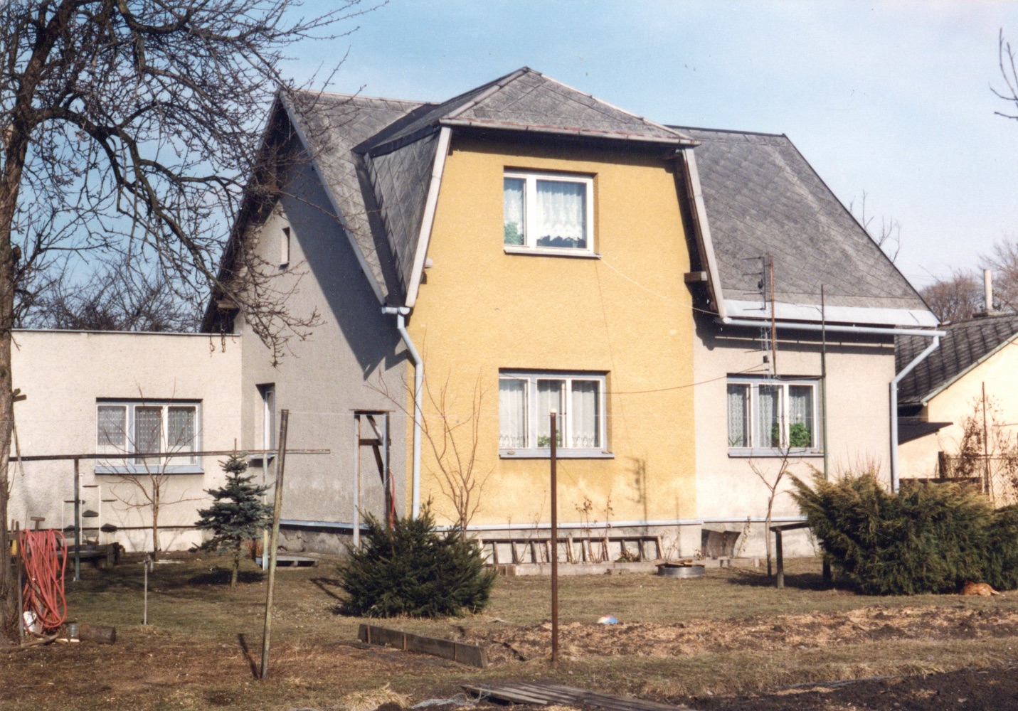 Dům čp. 355 na snímku z 4.2.2000 (Sbírka Józefa Chmiela)