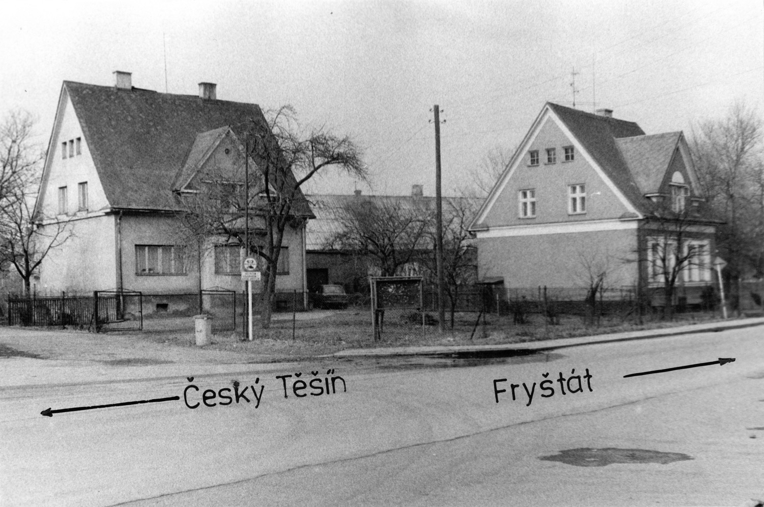 Vlevo dům čp. 368, vpravo čp. 370 na snímku z 5.3.1989 (Sbírka Józefa Chmiela)