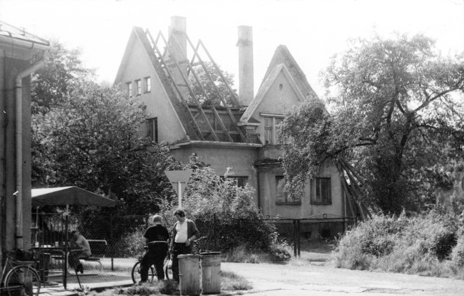 Dům čp. 368 v průběhu demolice. Snímek ze dne 17.8.1995 (Sbírka Józefa Chmiela)