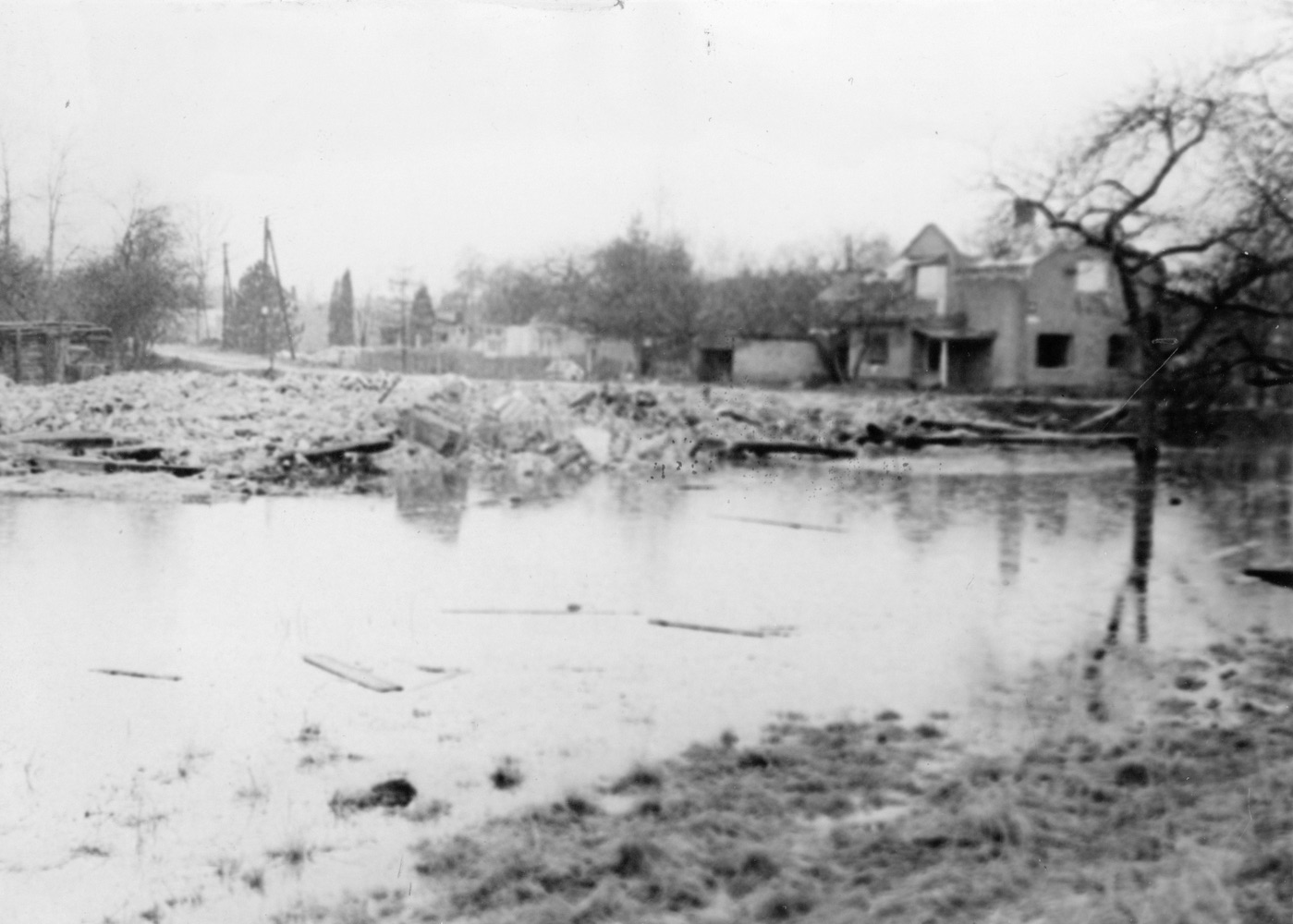 Místo, kde stával dům čp. 37 na snímku ze dne 19.2.1989 (Sbírka Józefa Chmiela)