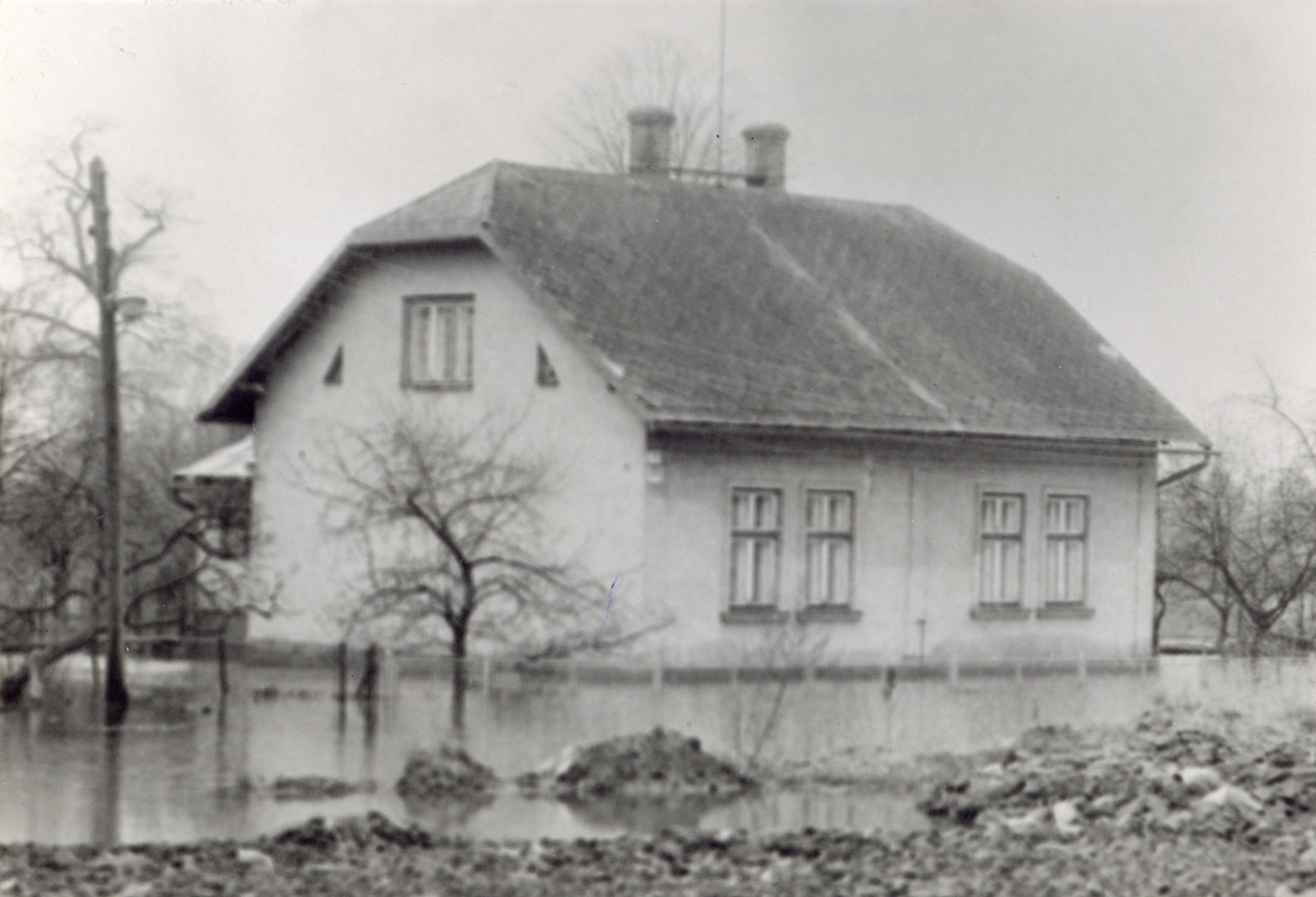 Dům čp. 376 v Lipinách na snímku z 17.4.1995 (Sbírka Józefa Chmiela)