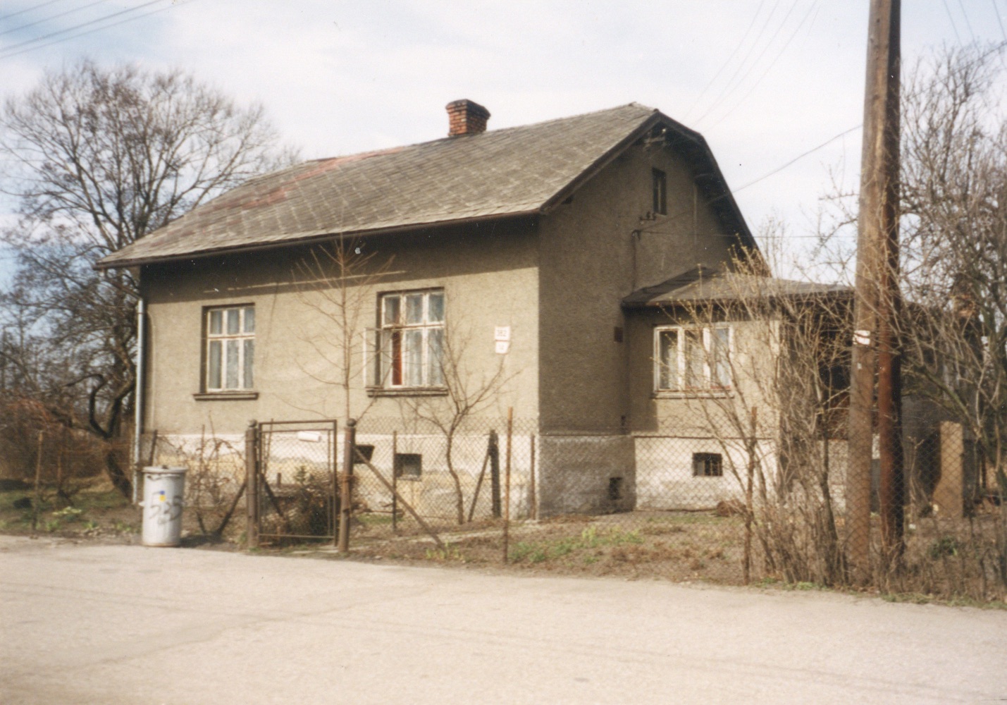 Dům čp. 382 na snímku z 26.3.1999 (Sbírka Józefa Chmiela)