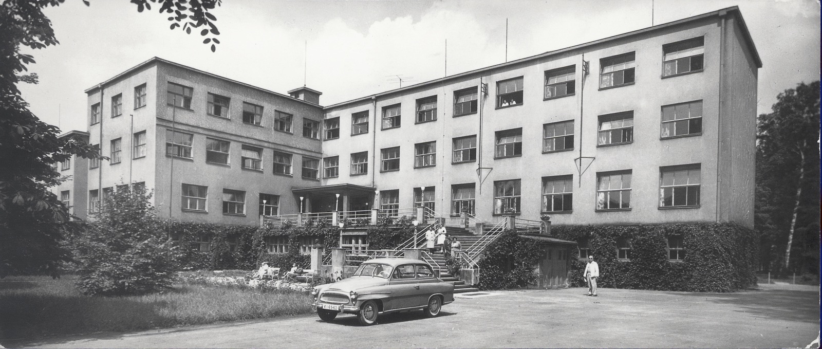 Budova nového sanatoria Lázní Darkov, čp. 385 (postavena v letech 1931-33)