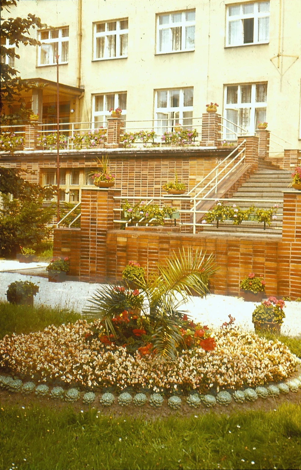 Vstupní schodiště nového sanatoria Lázní Darkov, čp. 385