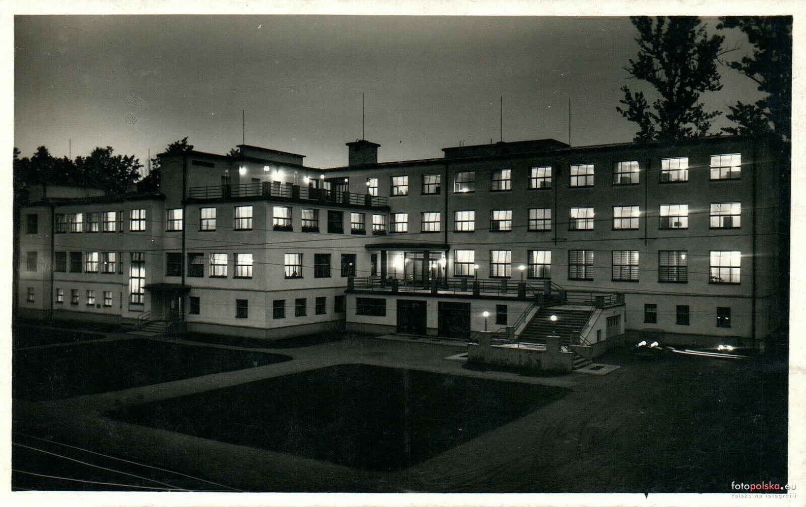 Budova nového sanatoria Lázní Darkov, čp. 385 (Zdroj: fotopolska.eu. Odkaz: KLIK na obrázek...)