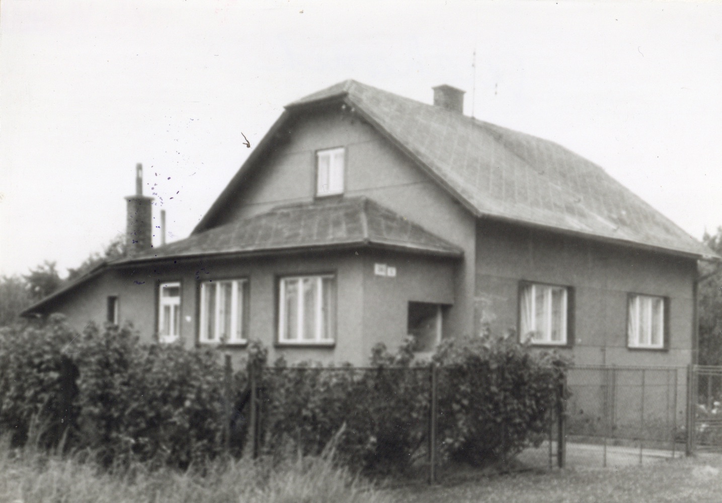 Dům čp. 386 na snímku z 25.6.1990 (Sbírka Józefa Chmiela)