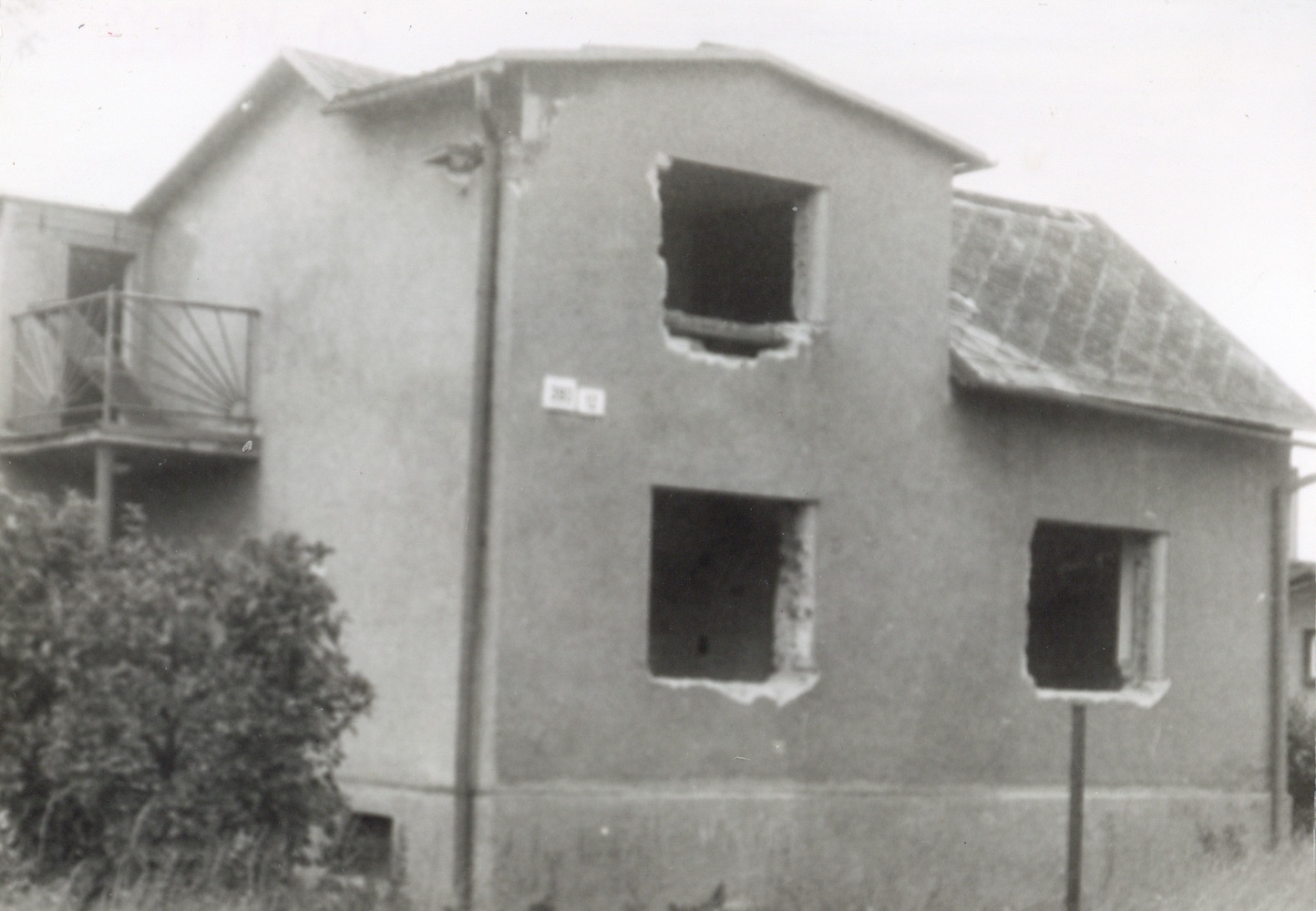Dům čp. 393 na snímku z 25.6.1990 (Sbírka Józefa Chmiela)