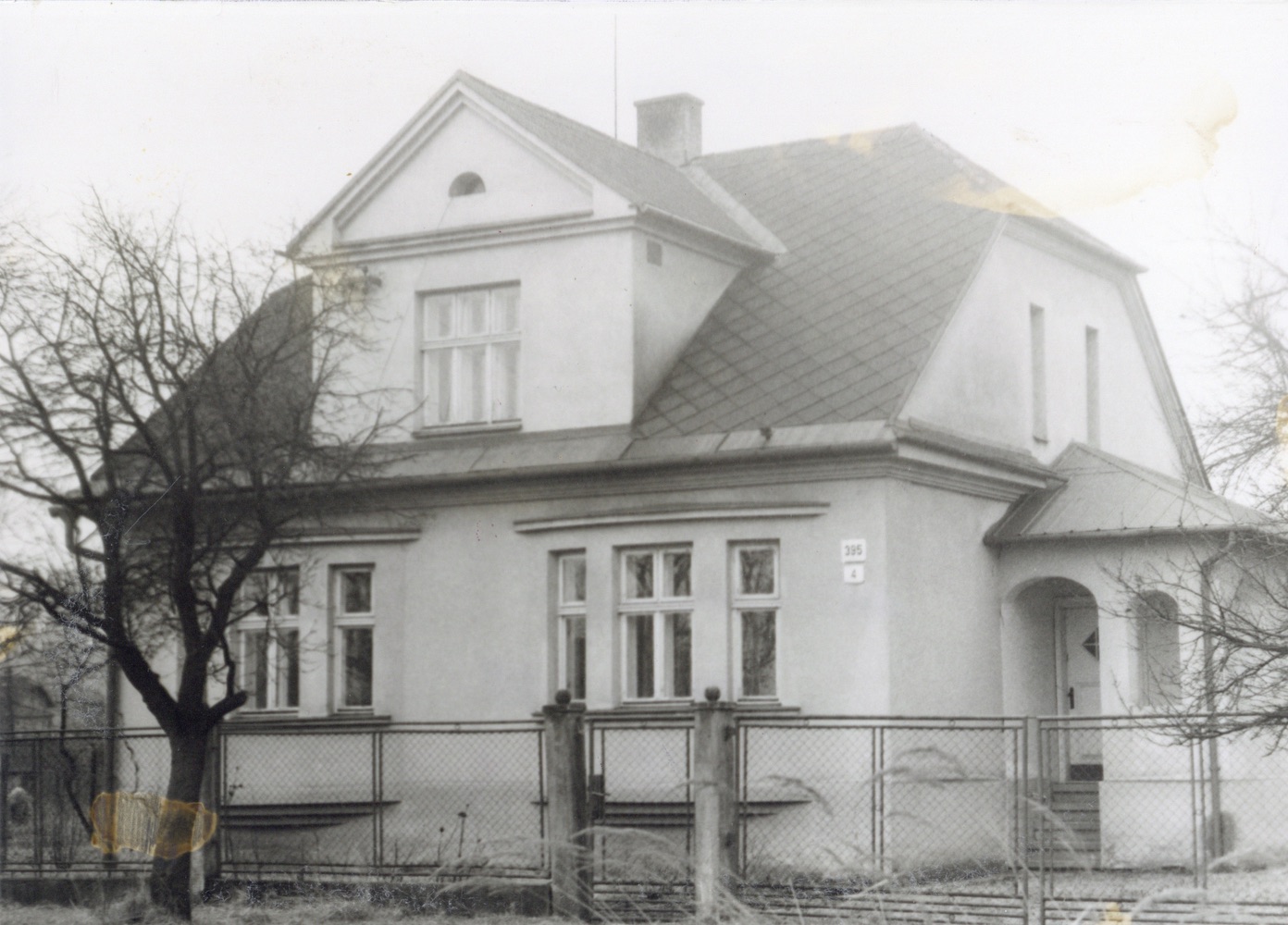 Dům čp. 395 na snímku z 22.3.1992 (Sbírka Józefa Chmiela)