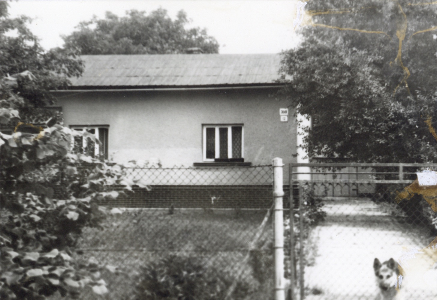 Dům čp. 398 na snímku z 25.6.1992 (Sbírka Józefa Chmiela)