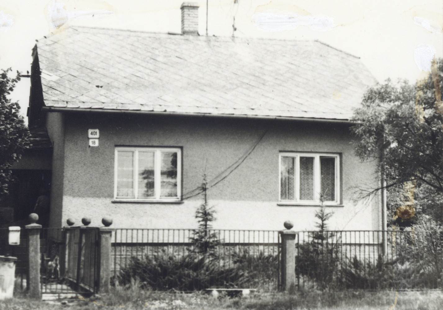 Dům čp. 401 na snímku z 25.6.1992 (Sbírka Józefa Chmiela)