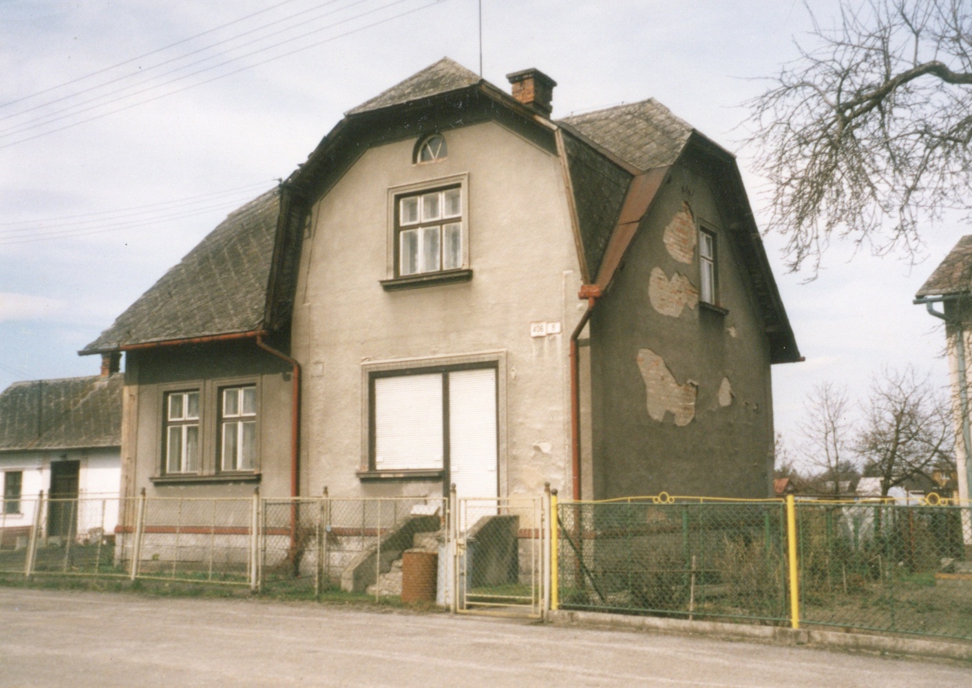 Dům čp. 406 na snímku z 26.3.1999 (Sbírka Józefa Chmiela)