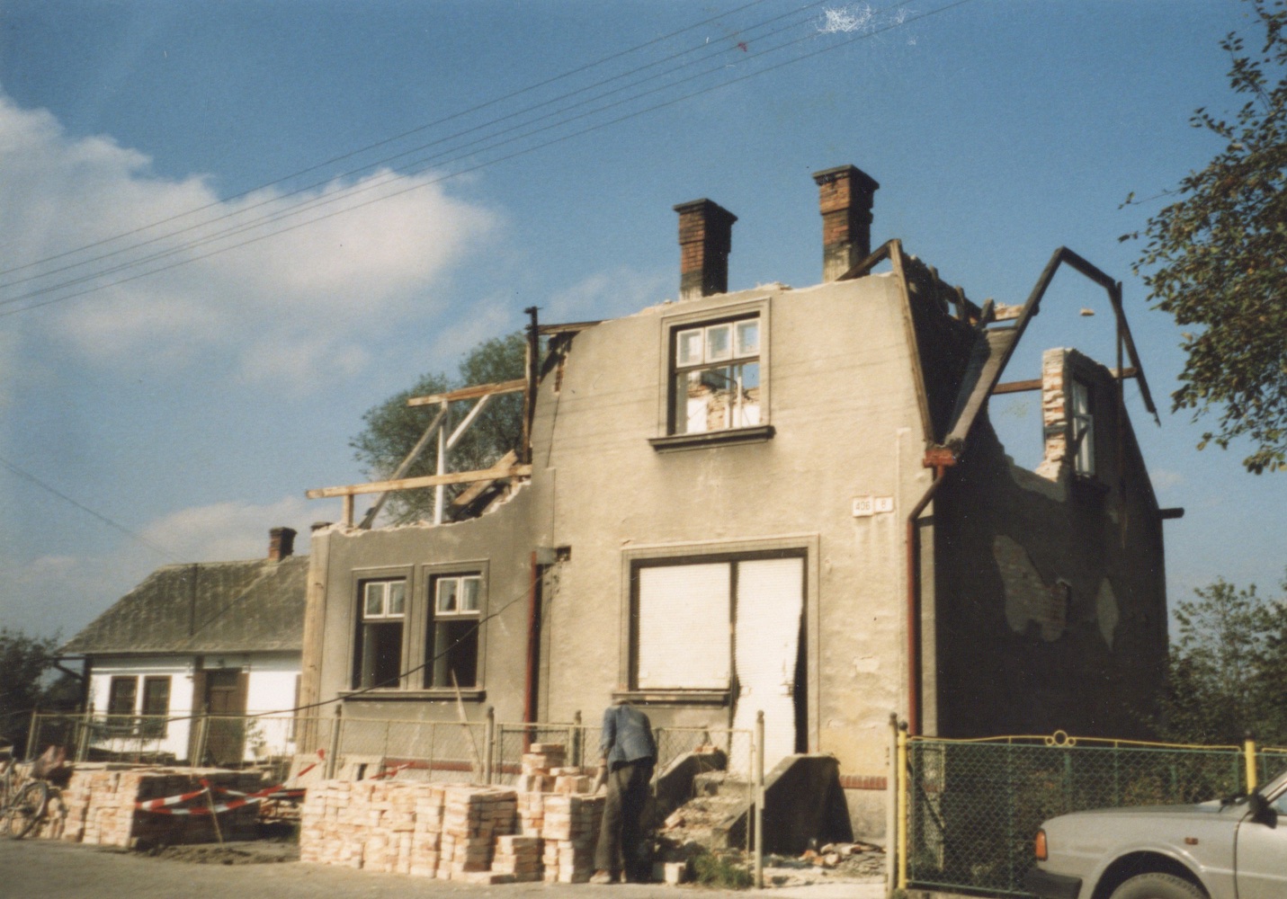 Pozůstatky domu čp. 406 na snímku z 18.10.1999 (Sbírka Józefa Chmiela)