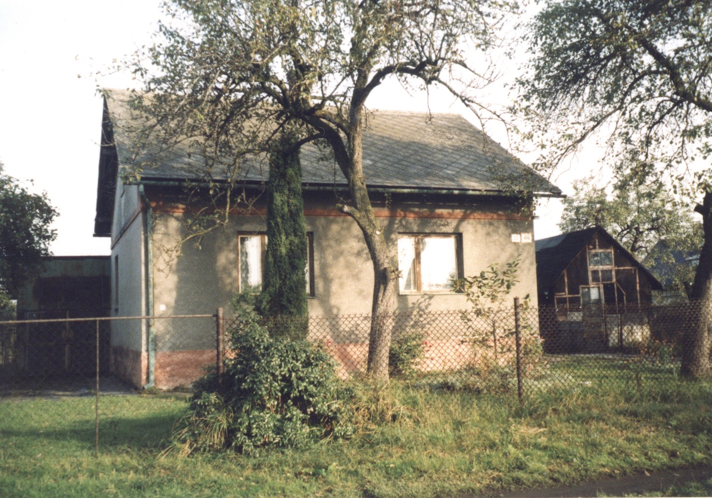 Dům čp. 410 na snímku z 22.10.1999 (Sbírka Józefa Chmiela)