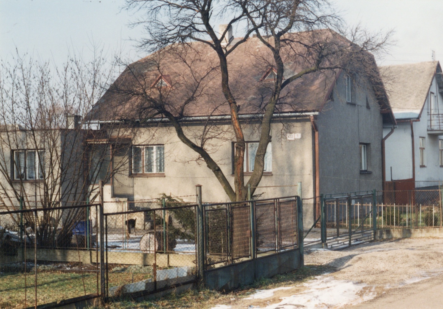 Dům čp. 422 na snímku z 13.1.2000 (Sbírka Józefa Chmiela)