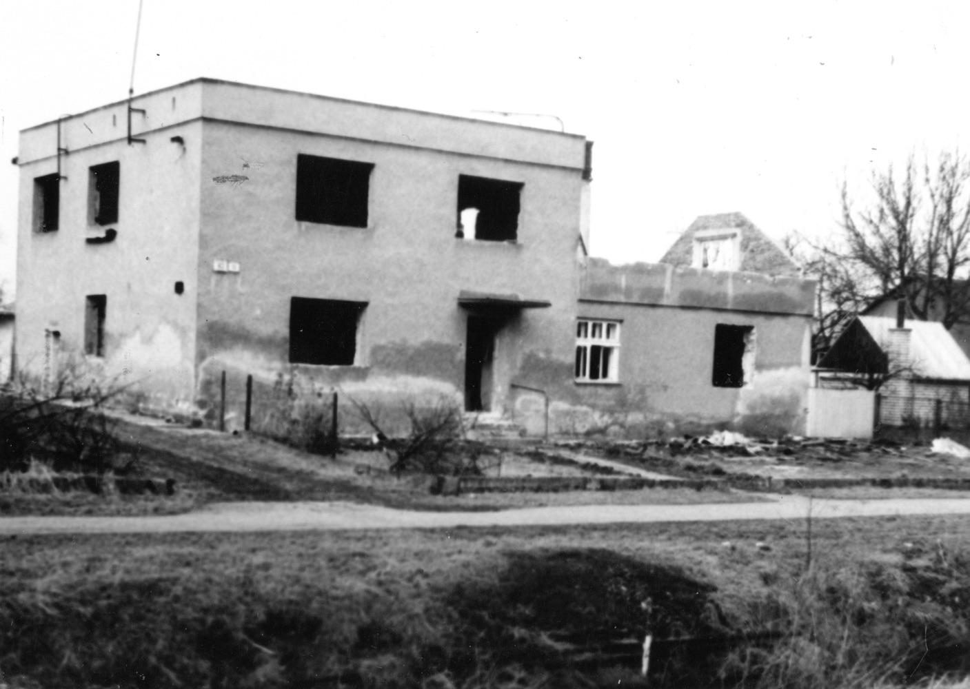 Pozůstatky domu čp. 43 na snímku z 28.1.1990 (Sbírka Józefa Chmiela)