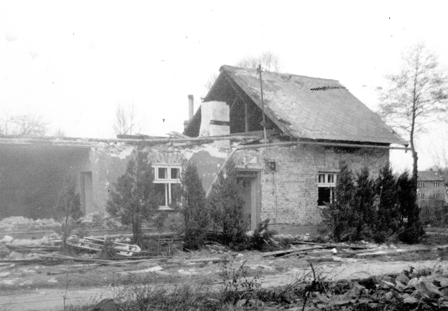 Pozůstatky domu čp. 44 na snímku z 24.12.1989 (Sbírka Józefa Chmiela)