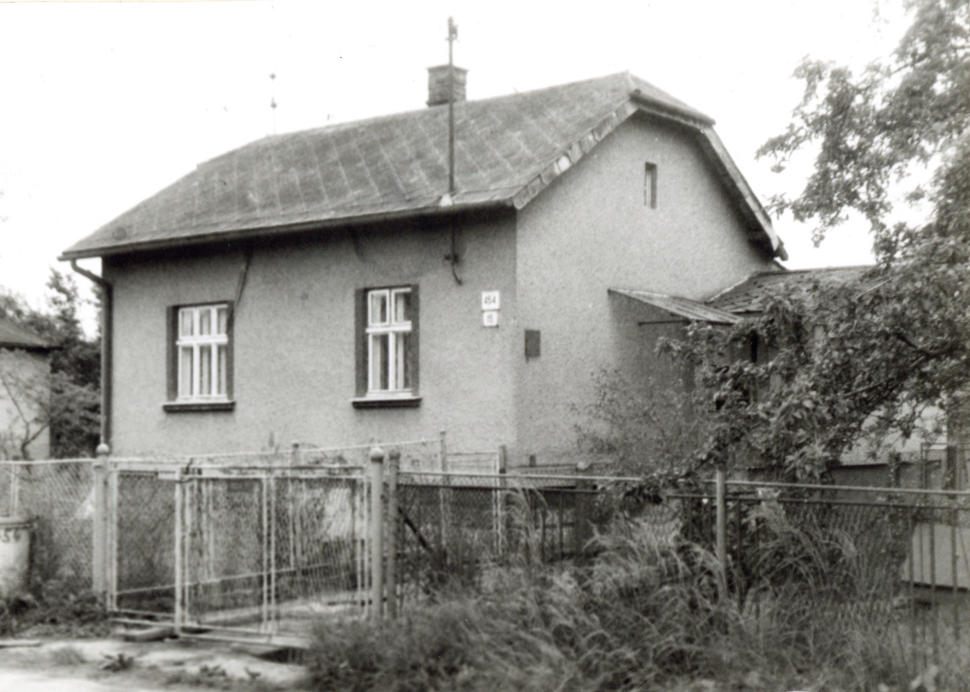 Dům čp. 454 na snímku z 25.6.1990 (Sbírka Józefa Chmiela)