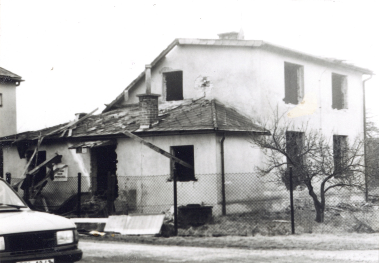 Dům čp. 457 při demolici na snímku z 22.3.1992 (Sbírka Józefa Chmiela)