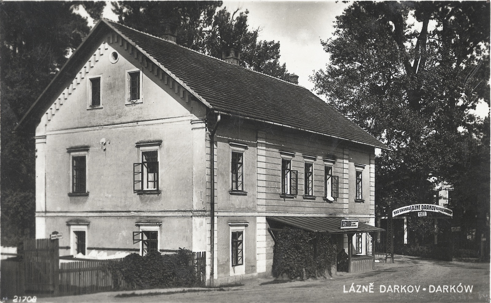 Dům čp. 48: původní ředitelství Lázní DARKOV (později Restaurace U Wassermona)