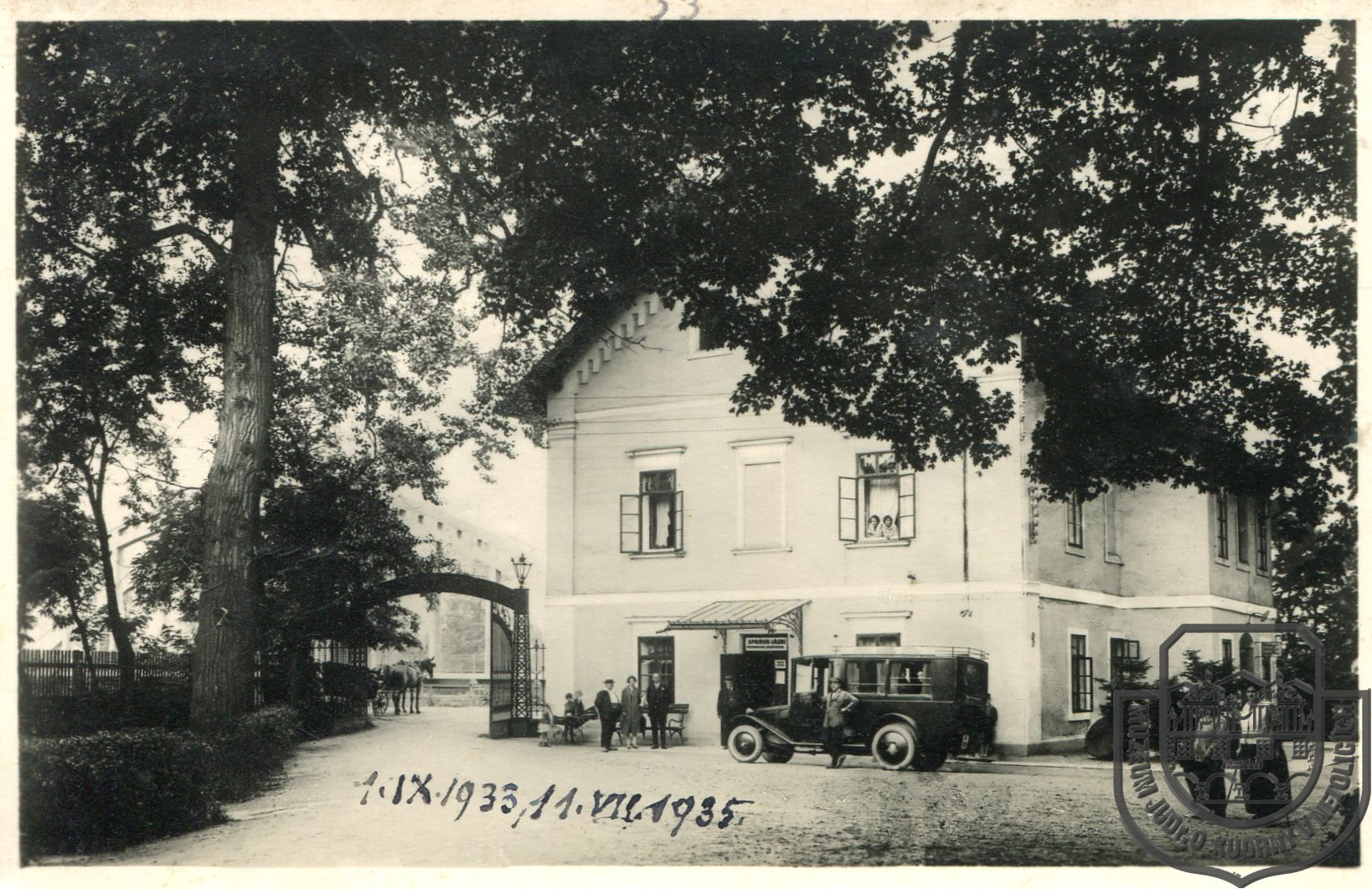 Dům čp. 48: původní ředitelství Lázní DARKOV (později Restaurace U Wassermona). (Zdroj: esbirky.cz. Odkaz: KLIK na obrázek...)