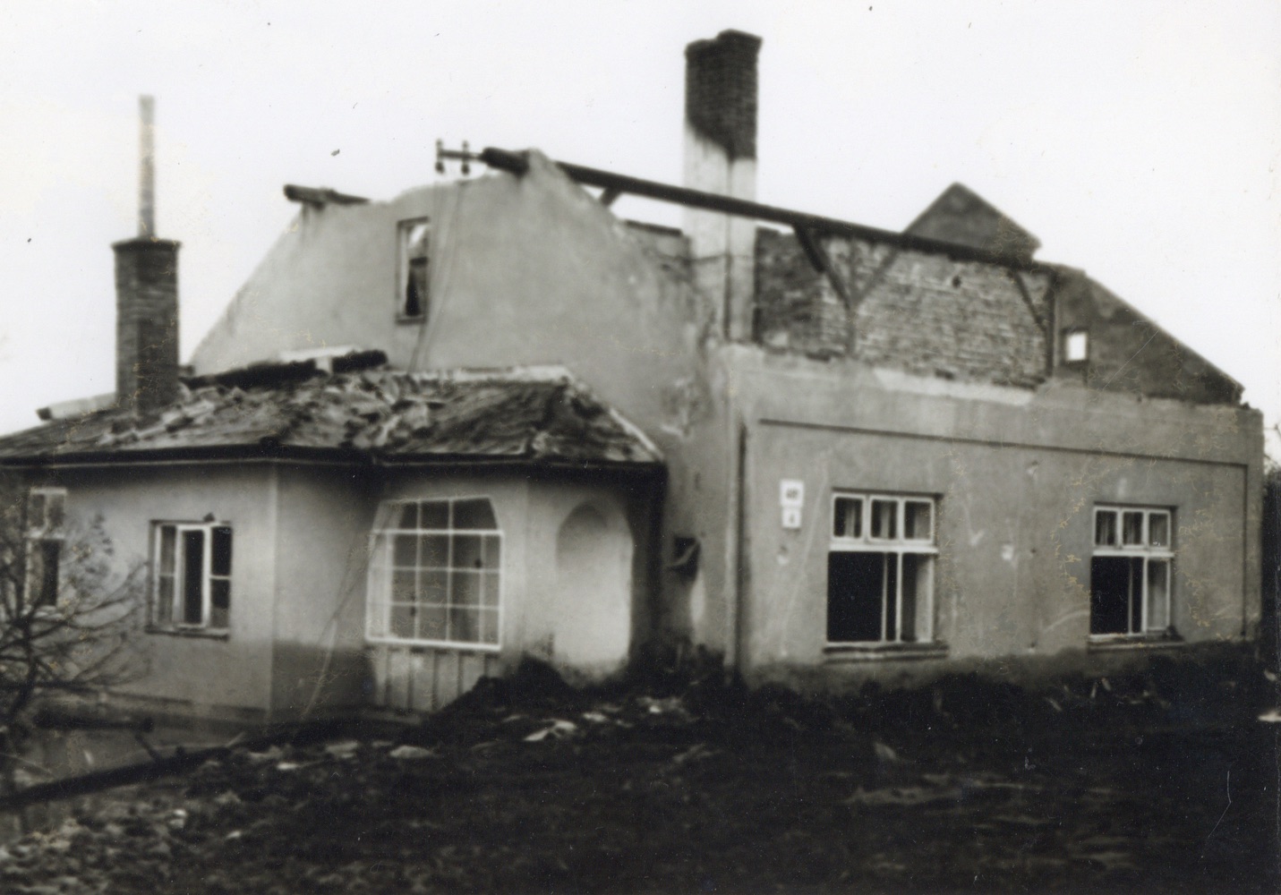 Pozůstatky domu čp. 481 na snímku z 8.4.1993 (Sbírka Józefa Chmiela)