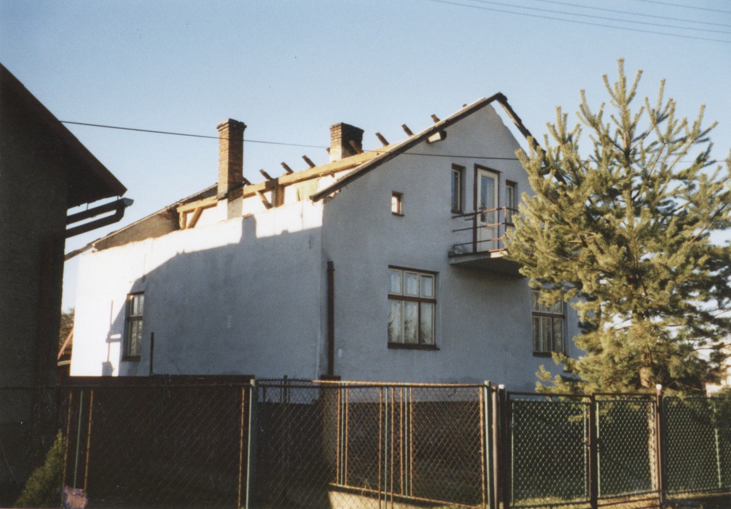 Pozůstatky domu čp. 491 na snímku z 28.1.2001 (Sbírka Józefa Chmiela)