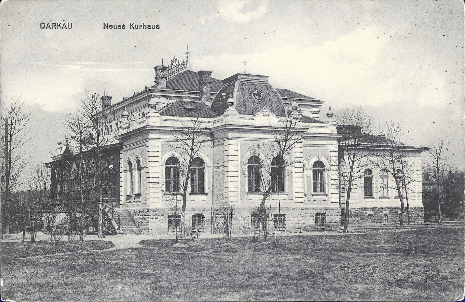 Nový Společenský dům - Kurhaus (čp. 498) byl postaven v letech 1900-1901 podle návrhu vídeňského stavebního rady Korna.