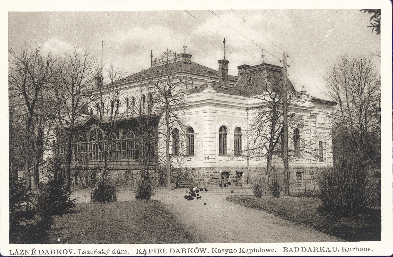 Nový Společenský dům - Kurhaus (čp. 498) byl postaven v letech 1900-1901 podle návrhu vídeňského stavebního rady Korna.