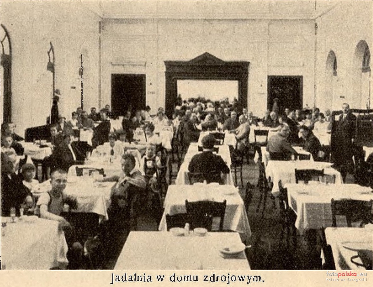 Záběr z interiéru Společenského domu, čp. 498. (Zdroj: fotopolska.eu, odkaz = KLIK na obrázek...)