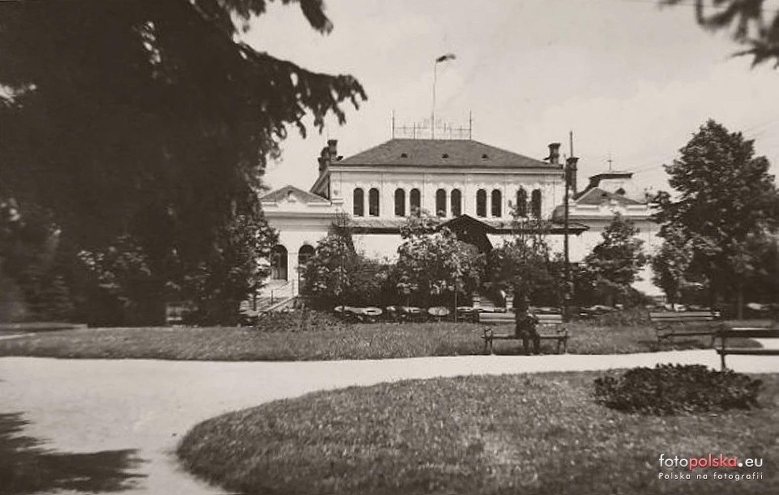 Nový Společenský dům, čp. 498. (Zdroj: fotopolska.eu, odkaz = KLIK na obrázek...)