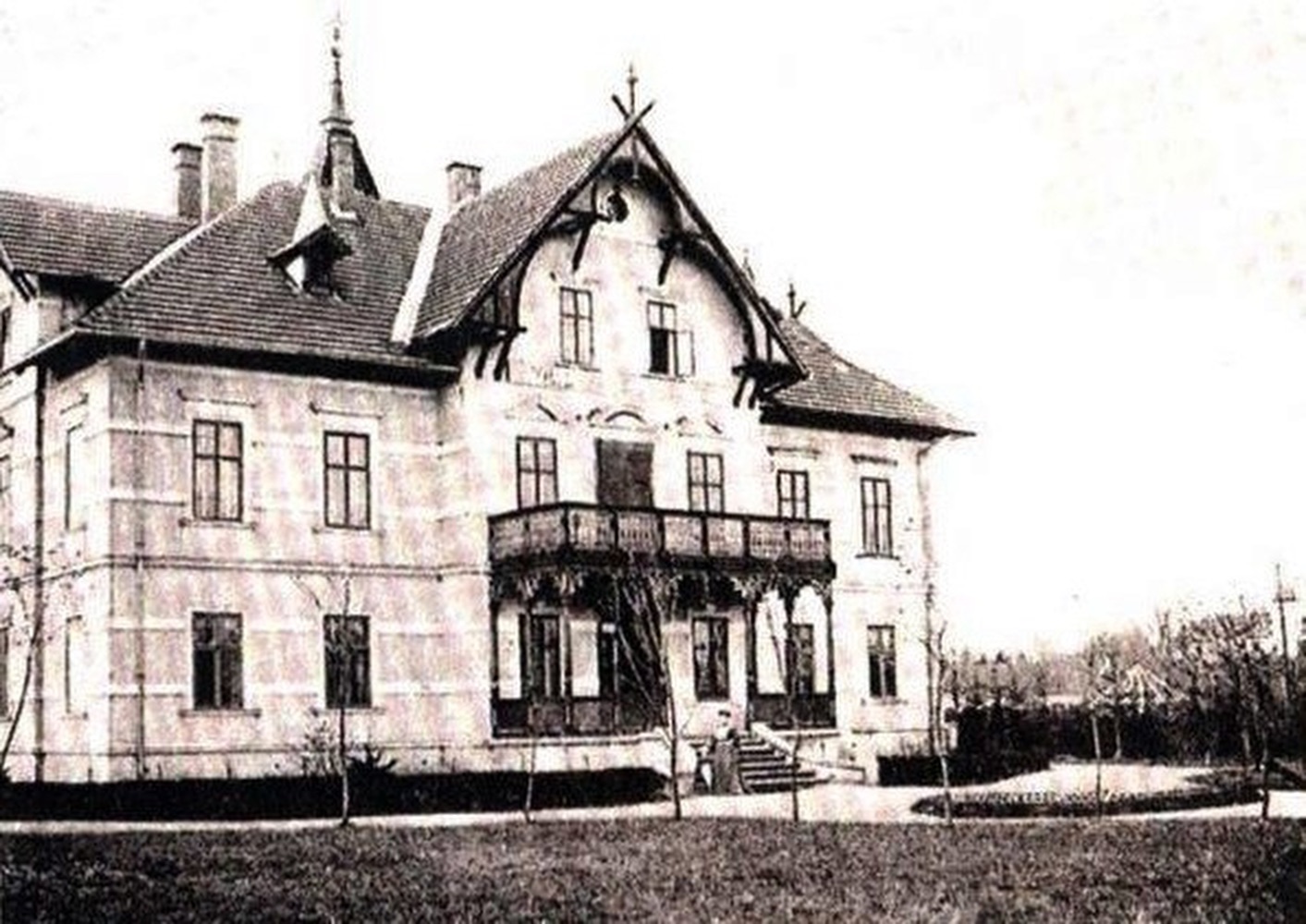Lázeňský dům Vila Henrietta / Jindřiška (postaven v roce 1880) ve své původní podobě. V roce 1958 byl zcela přestavěn a přejmenován na pavilon Jiřina (čp. 499)