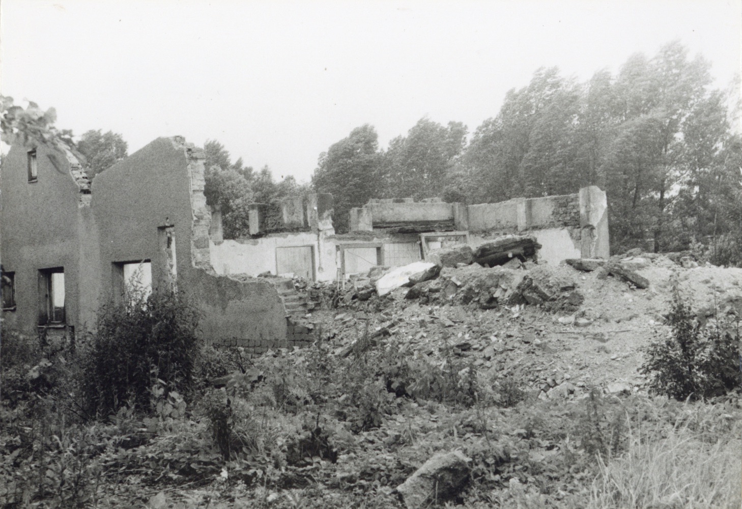 Pozůstatky domu čp. 504 na snímku z 9.7.1996 (Sbírka Józefa Chmiela)