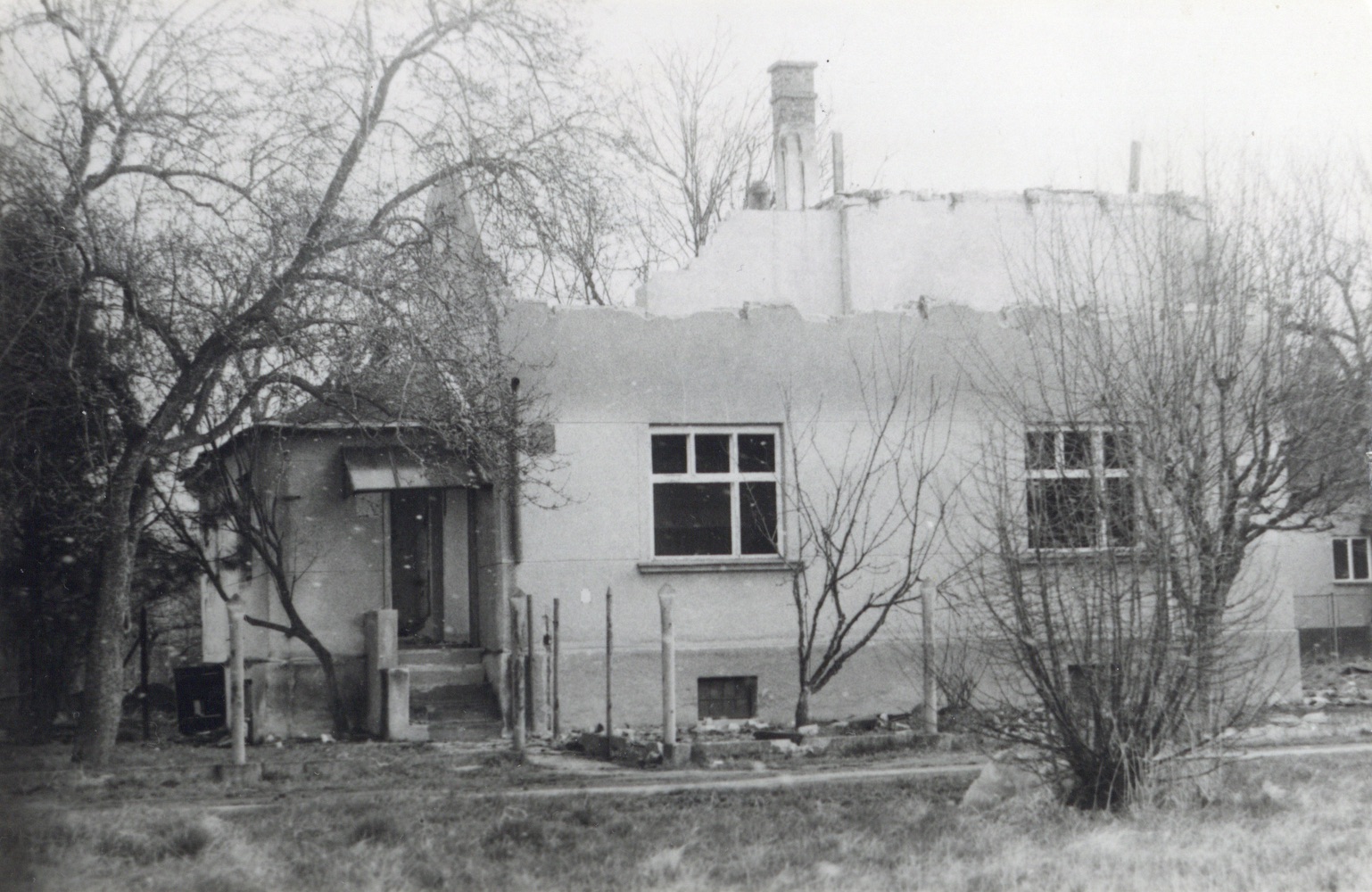 Pozůstatky domu čp. 509 na snímku z 10.4.1995 (Sbírka Józefa Chmiela)