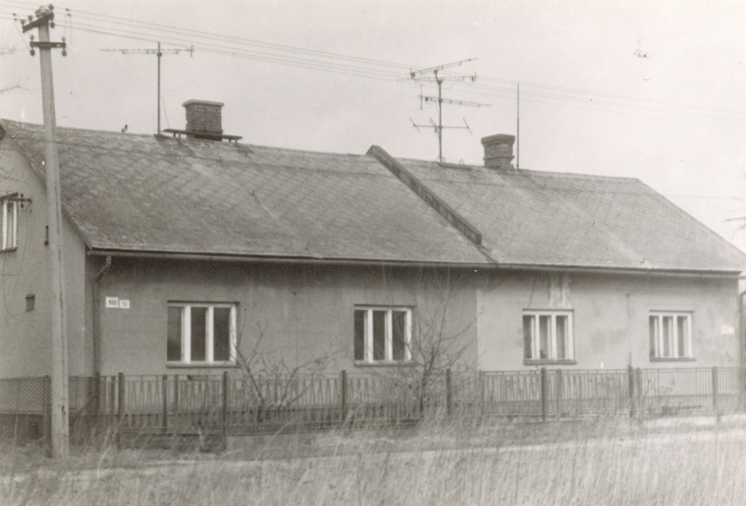 Dům čp. 510 a čp. 529 na snímku z 25.2.1995 (Sbírka Józefa Chmiela)