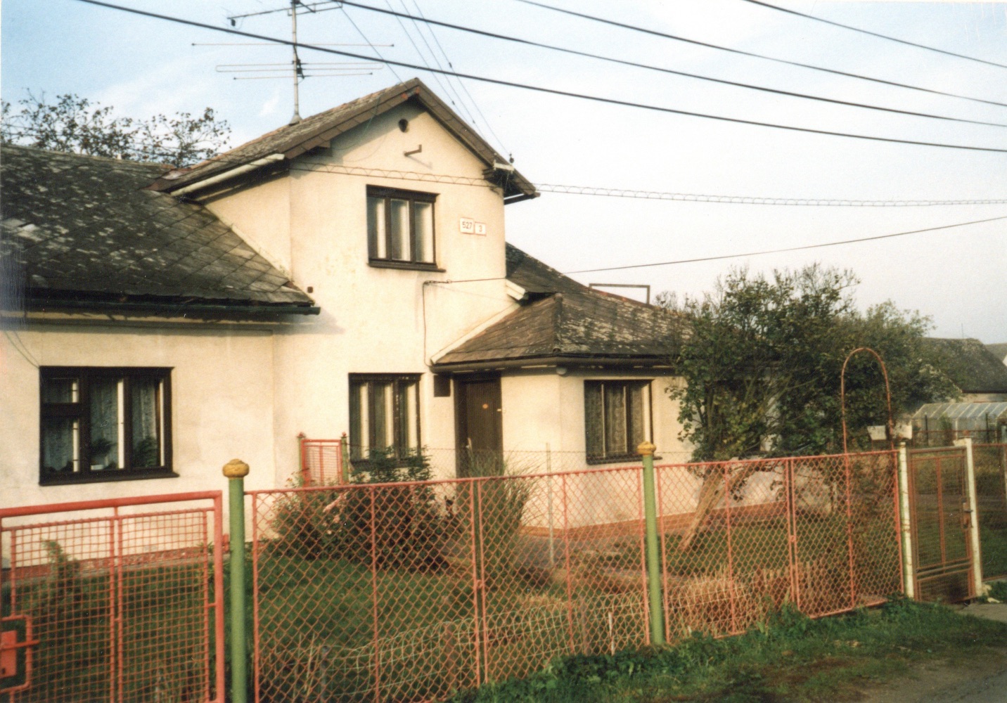 Dům čp. 527 na fotografii z 22.10.1999 (Sbírka Józefa Chmiela)